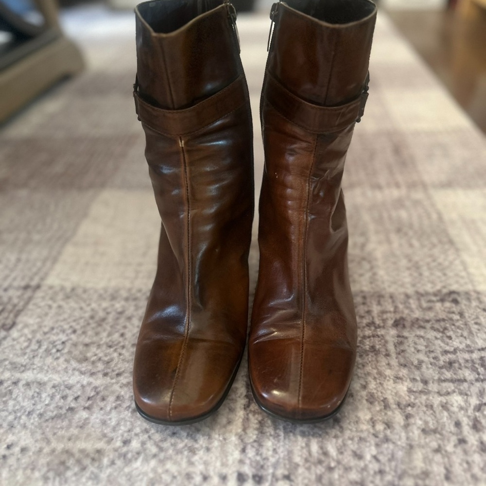 🔥Liz Claiborne Leather Distressed Cognac Ankle Boots🔥